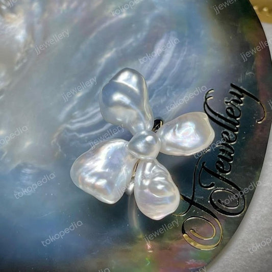 Unique Four Leaf Clover South Sea Keshi Pearl Ring