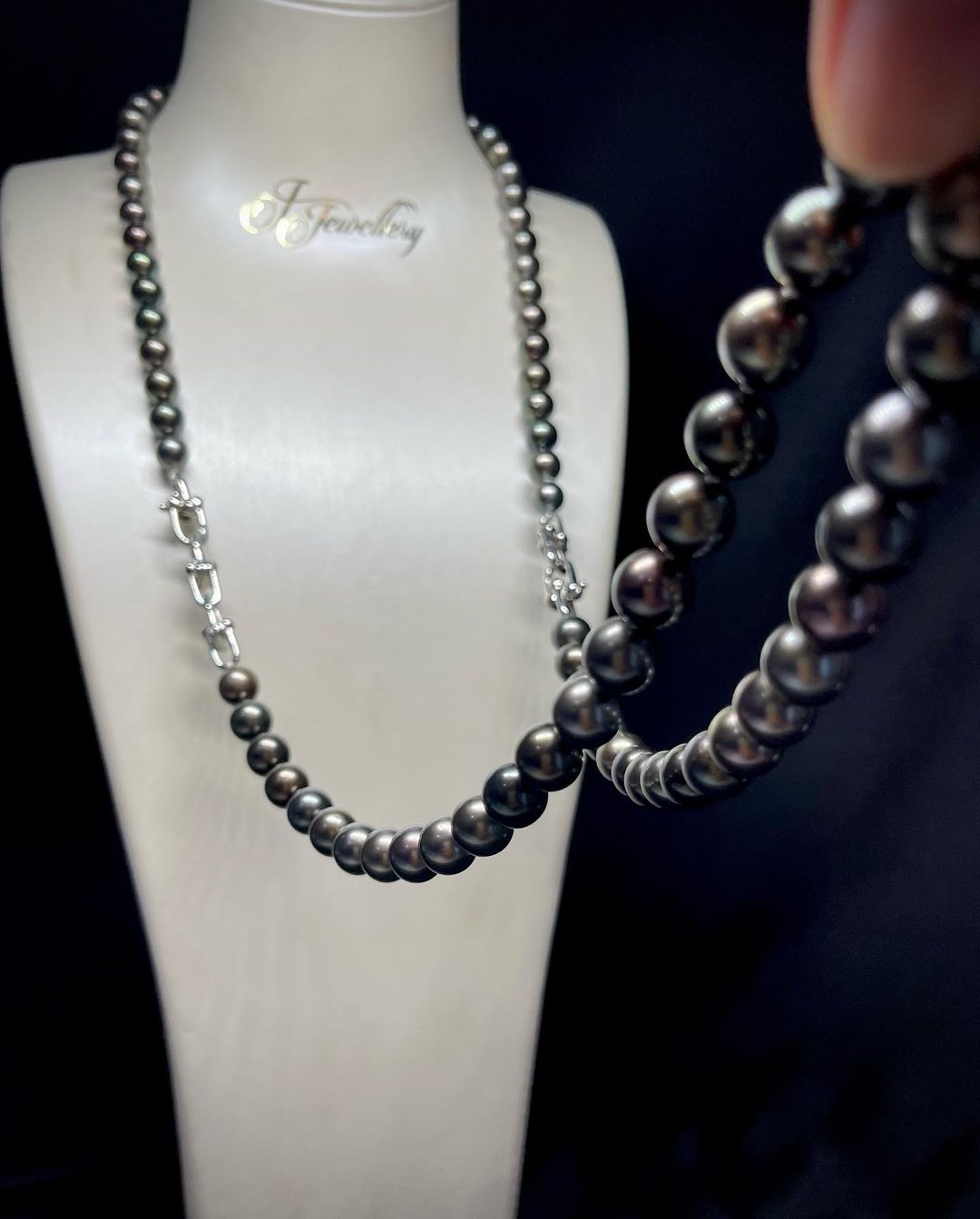 Classic Tahiti Pearl Necklace - Grade AAA