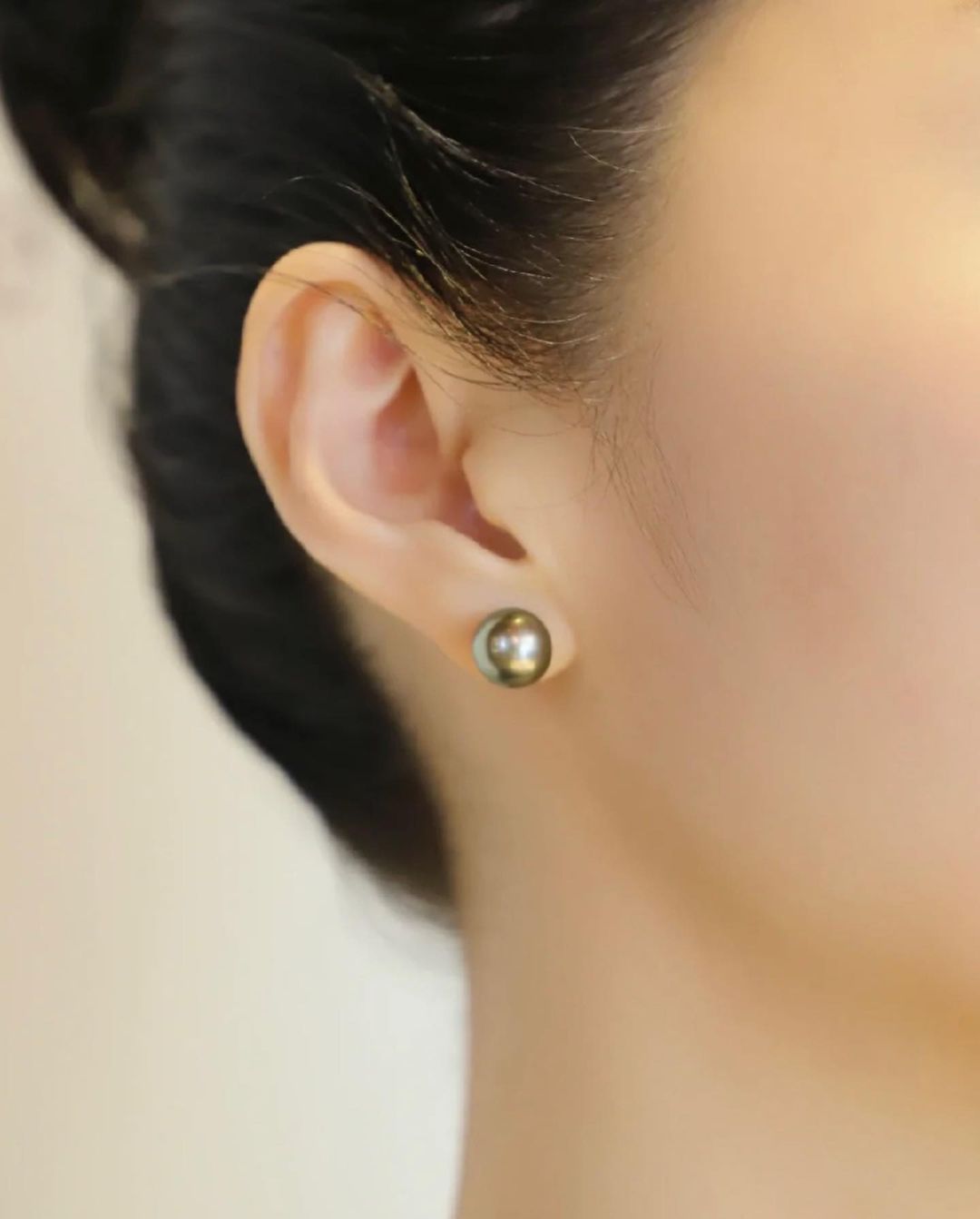 Simple Tahiti Stud Earrings