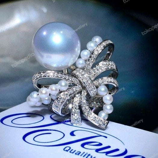 Bowtie South Sea + Akoya Baby Pearls Ring