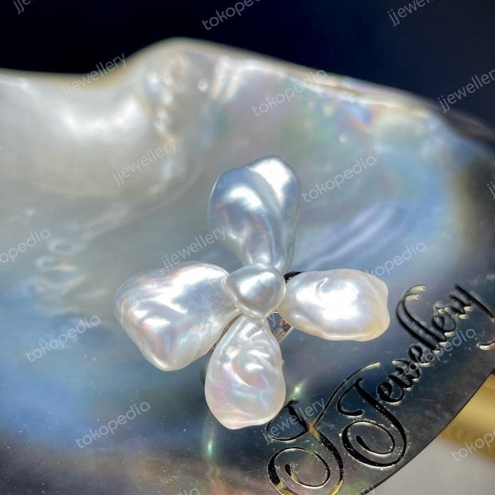 Unique Four Leaf Clover South Sea Keshi Pearl Ring