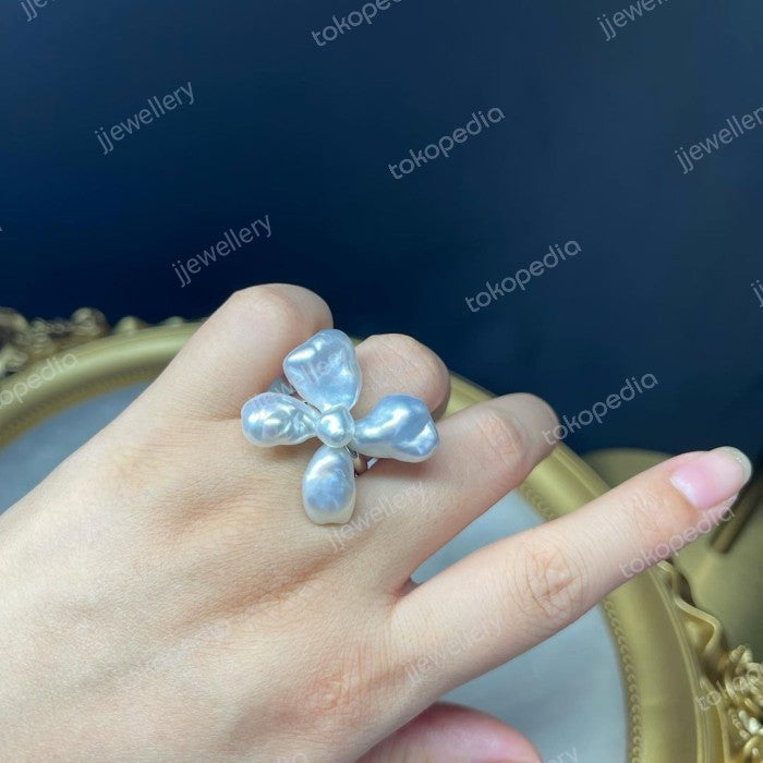 Unique Four Leaf Clover South Sea Keshi Pearl Ring