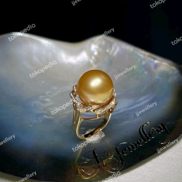 Classic Floral South Sea Pearl Ring