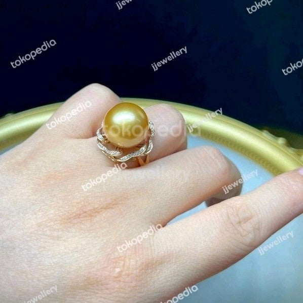 Classic Floral South Sea Pearl Ring